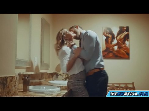 ❤️ As in busty blonde jo ferliedt yn in iepenbier toilet ❤️ Porno by porno fy.taxiklass.ru